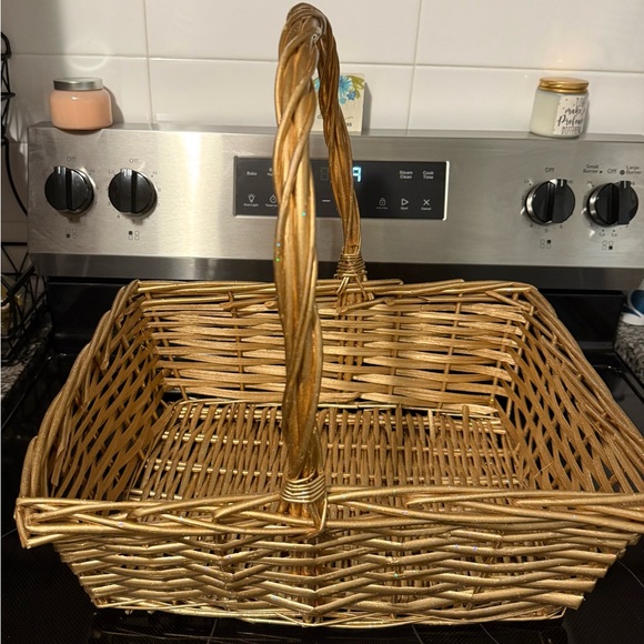 Other - Large Wicker Basket with Handle
